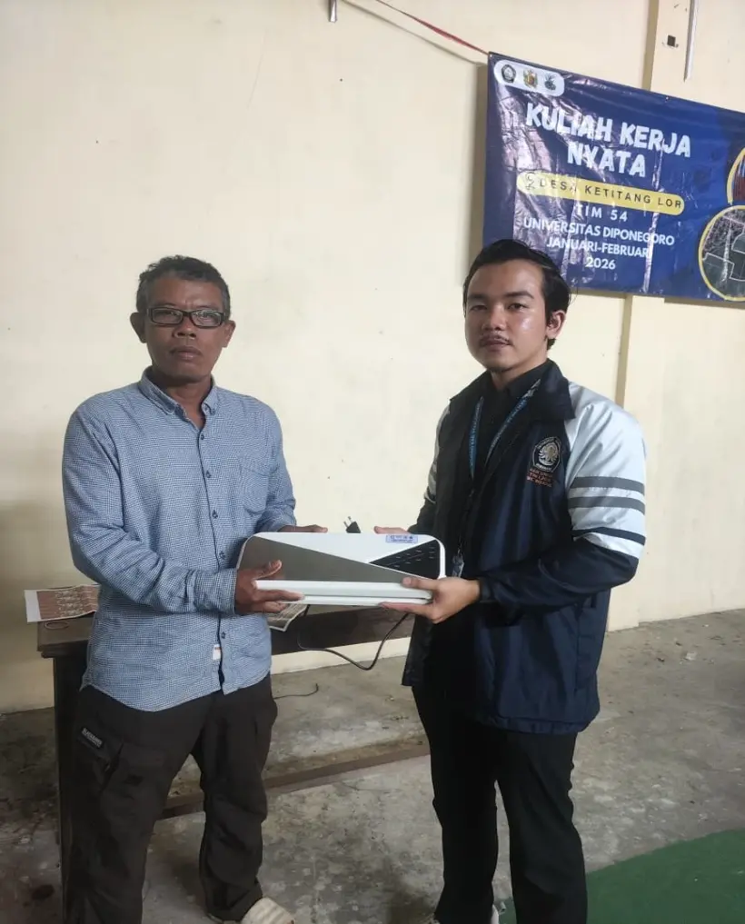 Mahasiswa KKN UNDIP Tingkatkan Daya Saing UMKM Ikan Asap melalui Pengemasan Vakum di Desa Ketitang Lor