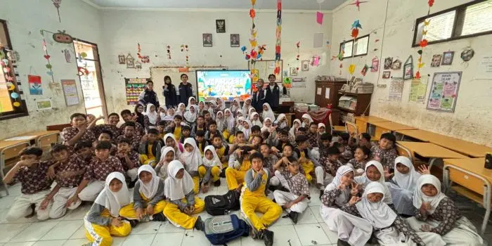Mahasiswa KKN UNDIP Gelar Market Day Edukatif di SDN Ketitanglor Meski Diguyur Hujan