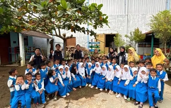 Tanamkan Peduli Lingkungan Sejak Dini, Mahasiswa KKN UNDIP Edukasi Pengelolaan Sampah di TK PGRI Ketitang Lor