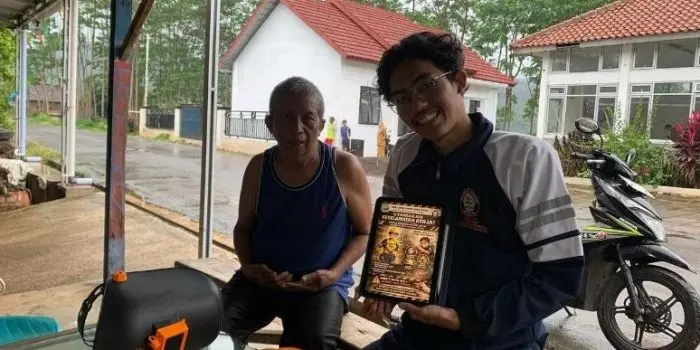 Mahasiswa KKN UNDIP Hadirkan Poster Kesehatan dan Keselamatan Kerja (K3) serta Pengadaan APD Mahasiswa KKN UNDIP Hadirkan Poster Kesehatan dan Keselamatan Kerja (K3) serta Pengadaan APD