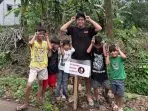 Kurangi Sampah Berserakan, Mahasiswa KKN Undip Tim 68 Lakukan Pemasangan Plang Larangan Membuang Sampah di Desa Jolosekti