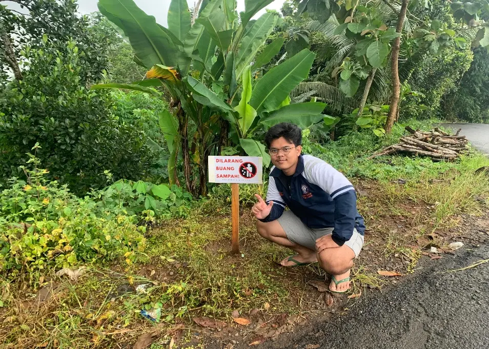 Kurangi Sampah Berserakan, Mahasiswa KKN Undip Tim 68 Lakukan Pemasangan Plang Larangan Membuang Sampah di Desa Jolosekti Kurangi Sampah Berserakan, Mahasiswa KKN Undip Tim 68 Lakukan Pemasangan Plang Larangan Membuang Sampah di Desa Jolosekti