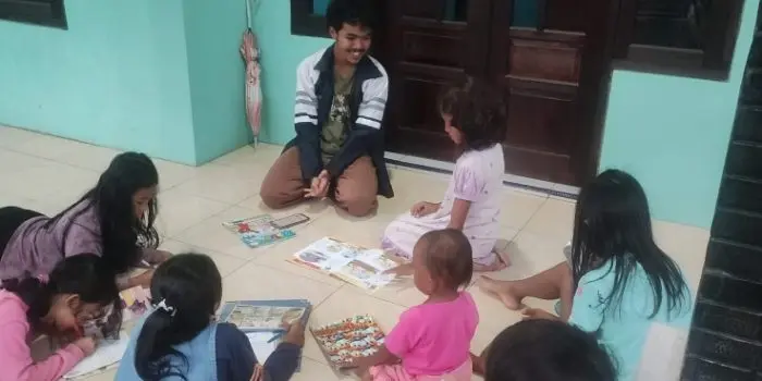 Mahasiswa KKN UNDIP Hadirkan Program “Lapak Baca Anak” Hadir Untuk Melestarikan dan Memupuk Minat Membaca Sedari Dini Mahasiswa KKN UNDIP Hadirkan Program “Lapak Baca Anak” Hadir Untuk Melestarikan dan Memupuk Minat Membaca Sedari Dini