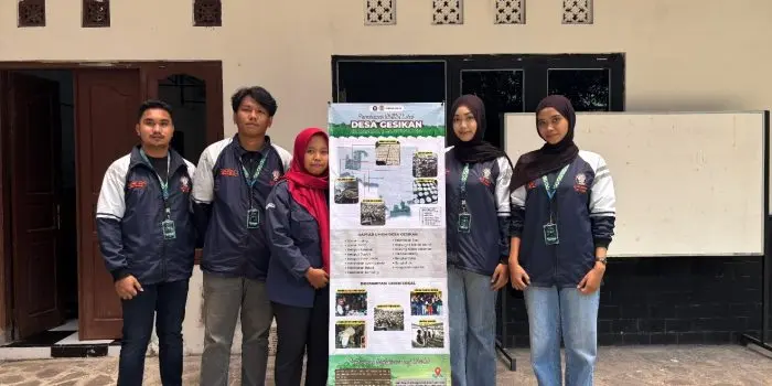 Mahasiswa KKN UNDIP Lakukan Digitalisasi UMKM melalui Implementasi QRIS dan Pemasaran Digital di Desa Gesikan