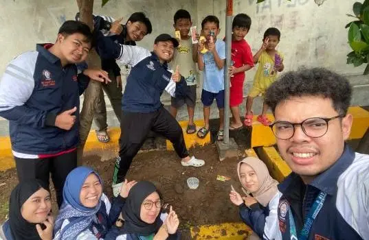 Mahasiswa KKN-T Undip Laksanakan Pilot Project dan Edukasi Biopori di Ngemplak Simongan Mahasiswa KKN-T Undip Laksanakan Pilot Project dan Edukasi Biopori di Ngemplak Simongan