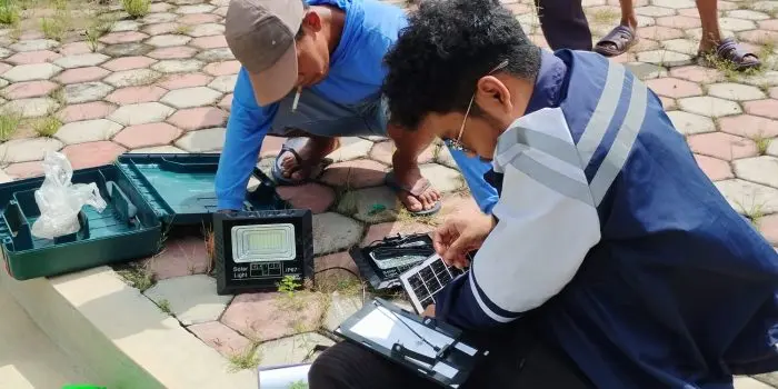 Mahasiswa KKN UNDIP Bantu Penerangan Tugu Mandiro Berbasis Tenaga Surya, Dukung Penguatan Identitas Kecamatan Mondokan Mahasiswa KKN UNDIP Bantu Penerangan Tugu Mandiro Berbasis Tenaga Surya, Dukung Penguatan Identitas Kecamatan Mondokan