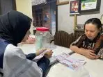Dorong Digitalisasi Usaha, Mahasiswa KKN Undip Perkenalkan Google Maps dan QRIS kepada UMKM Desa Simbangjati