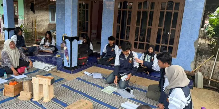 Ubah Lahan Sempit Jadi Produktif, Mahasiswa KKN Undip Edukasi Sistem Hidroponik Sederhana bagi Warga Ubah Lahan Sempit Jadi Produktif, Mahasiswa KKN Undip Edukasi Sistem Hidroponik Sederhana bagi Warga