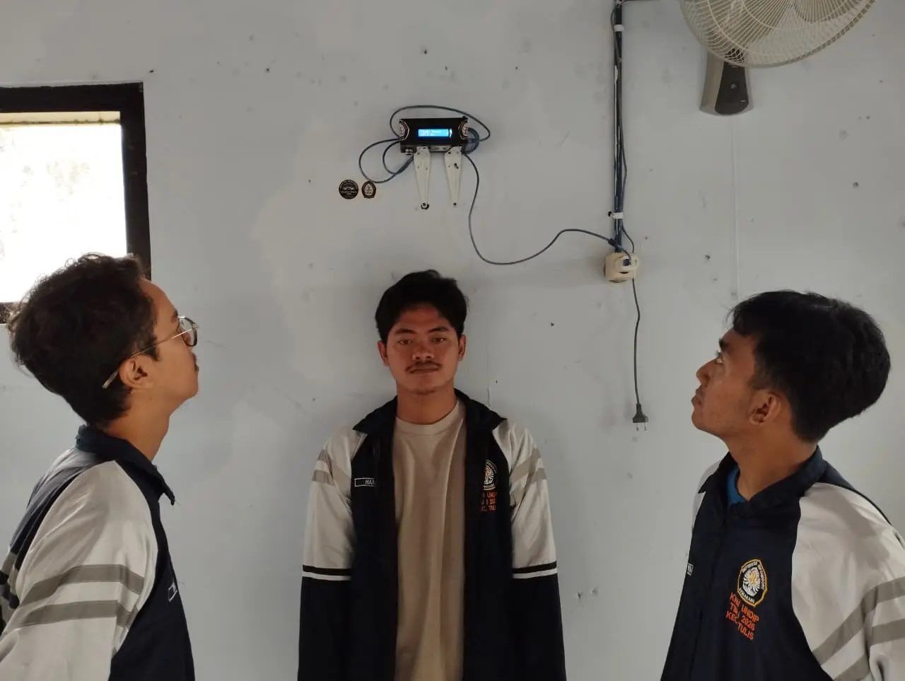 Peduli Kemajuan Teknologi, Mahasiswa KKN UNDIP Rancang Bangun Alat Pengukur Tinggi Badan Otomatis Peduli Kemajuan Teknologi, Mahasiswa KKN UNDIP Rancang Bangun Alat Pengukur Tinggi Badan Otomatis