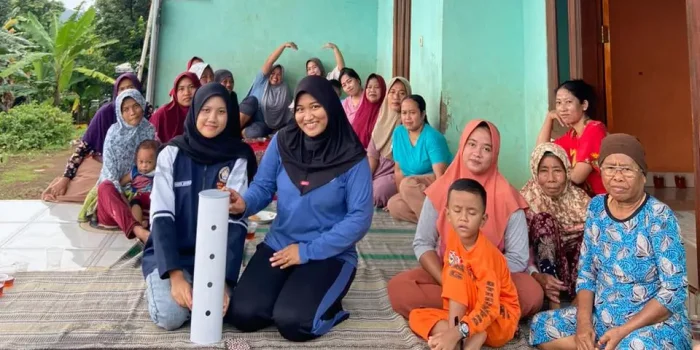 Mahasiswa KKN UNDIP Gelar Edukasi Biopori, Dorong Pengelolaan Sampah dan Resapan Air di Desa Kenconorejo Mahasiswa KKN UNDIP Gelar Edukasi Biopori, Dorong Pengelolaan Sampah dan Resapan Air di Desa Kenconorejo