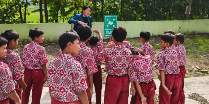 Langkah Nyata Mitigasi Bencana, Mahasiswa KKN UNDIP Hadirkan Titik Evakuasi Gempa yang Aman untuk Warga SDN 02 Katekan Langkah Nyata Mitigasi Bencana, Mahasiswa KKN UNDIP Hadirkan Titik Evakuasi Gempa yang Aman untuk Warga SDN 02 Katekan