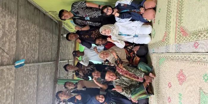 Mahasiswa KKN Undip Manfaatkan Sekam Padi Jadi Briket Energi Alternatif di Desa Katekan