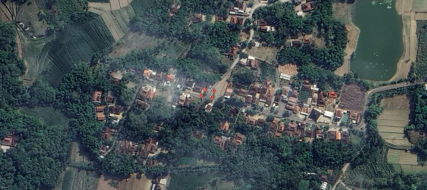 Mahasiswa KKN UNDIP Pasang Delapan Plang Petunjuk Jalan di Dukuh Glugu dan Jurang, Desa Sono Kecamatan Mondokan
