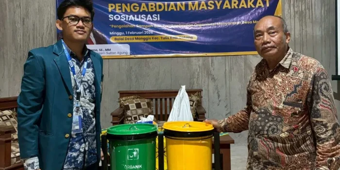 Mahasiswa KKN Undip Buat Keranjang Sampah Organik dan Anorganik di Desa Manggis Mahasiswa KKN Undip Buat Keranjang Sampah Organik dan Anorganik di Desa Manggis