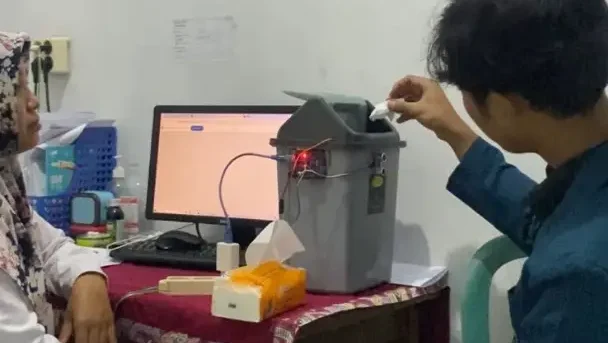 Tingkatkan Higienitas Desa Posong, Mahasiswa Otomasi Undip Ciptakan Tempat Sampah Otomatis Berbasis Arduino Tingkatkan Higienitas Desa Posong, Mahasiswa Otomasi Undip Ciptakan Tempat Sampah Otomatis Berbasis Arduino