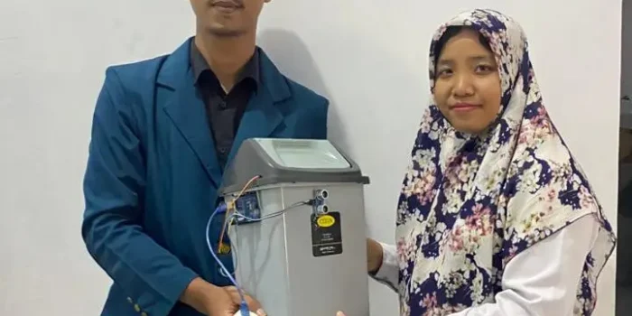 Tingkatkan Higienitas Desa Posong, Mahasiswa Otomasi Undip Ciptakan Tempat Sampah Otomatis Berbasis Arduino Tingkatkan Higienitas Desa Posong, Mahasiswa Otomasi Undip Ciptakan Tempat Sampah Otomatis Berbasis Arduino