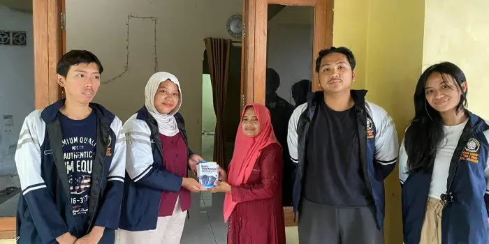 Perkuat Ekonomi Keluarga, Mahasiswa KKN Undip Luncurkan Buku Tabungan Swadaya untuk Ibu Rumah Tangga Desa Menur Perkuat Ekonomi Keluarga, Mahasiswa KKN Undip Luncurkan Buku Tabungan Swadaya untuk Ibu Rumah Tangga Desa Menur