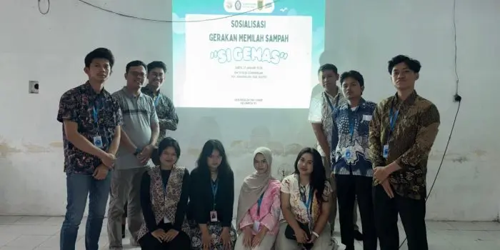 Tim KKN UNDIP 92 Sosialisasikan Gerakan Memilah Sampah Bersama Warga Desa Gondangan Tim KKN UNDIP 92 Sosialisasikan Gerakan Memilah Sampah Bersama Warga Desa Gondangan