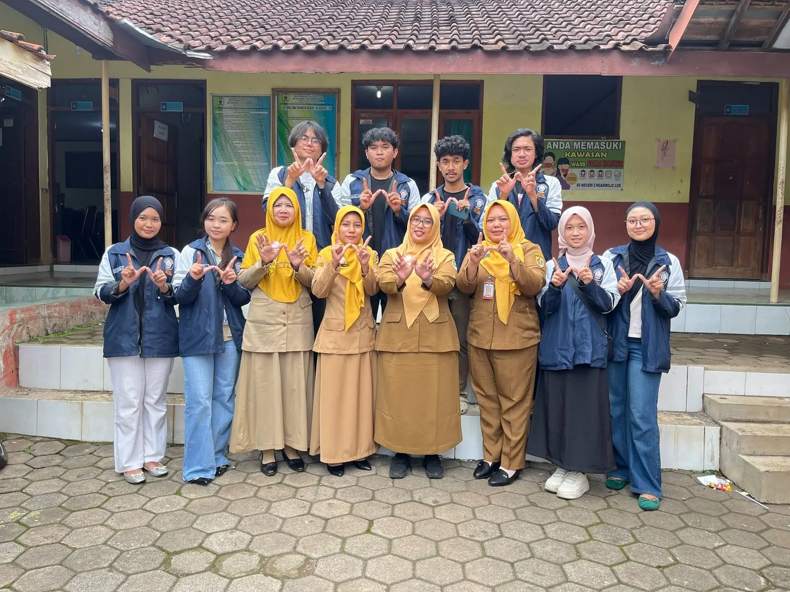 Mahasiswa Undip Edukasi Pentingnya Logistik Kebencanaan Individu Lewat Program Tas Siaga Bencana di SDN 2 Ngadirojo lor