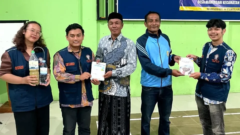 Tak Disangka! Mahasiswa KKN-T Undip Sulap Limbah Pertanian Desa Margosari jadi Senjata Rahasia Sinbiotik Budidaya Ikan Tak Disangka! Mahasiswa KKN-T Undip Sulap Limbah Pertanian Desa Margosari jadi Senjata Rahasia Sinbiotik Budidaya Ikan
