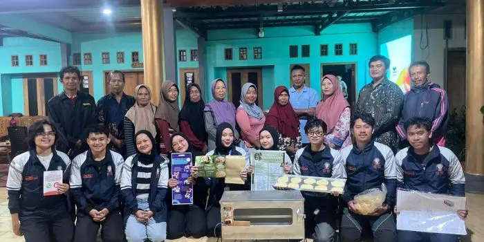Tim KKN Undip Implementasikan Teknologi Oven Higienis dan Strategi Pemasaran Digital, Dorong UMKM Lempeng Singkong Desa Kerjo Lor Lebih Berdaya Saing