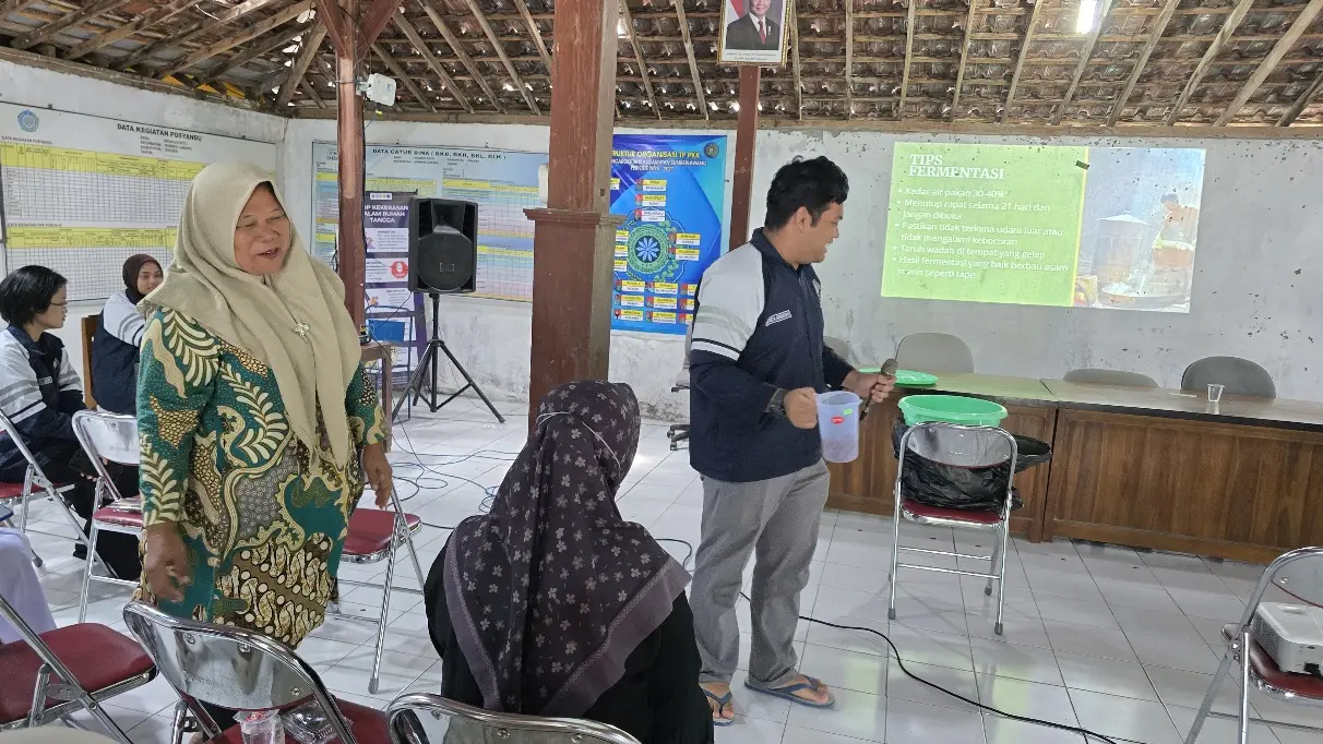 Hadirkan Solusi untuk Limbah Bonggol Jagung, Tim KKN-R 112 UNDIP Adakan Sosialisasi tentang Pemanfaatan Bonggol Jagung menjadi Pakan Ternak Alternatif di Desa Ngargotirto