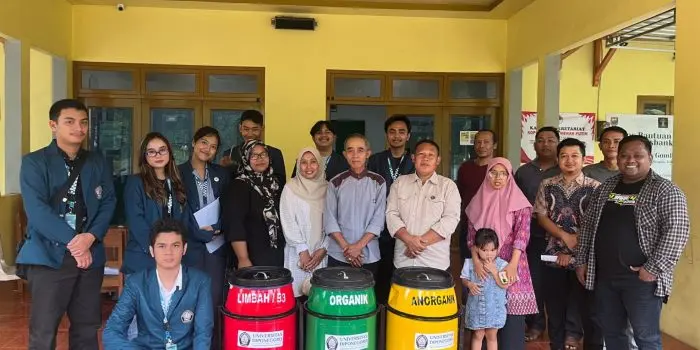 Mahasiswa KKN UNDIP Susun Masterplan Pengelolaan Sampah Terpadu Berbasis Masyarakat di Desa Gombong Mahasiswa KKN UNDIP Susun Masterplan Pengelolaan Sampah Terpadu Berbasis Masyarakat di Desa Gombong