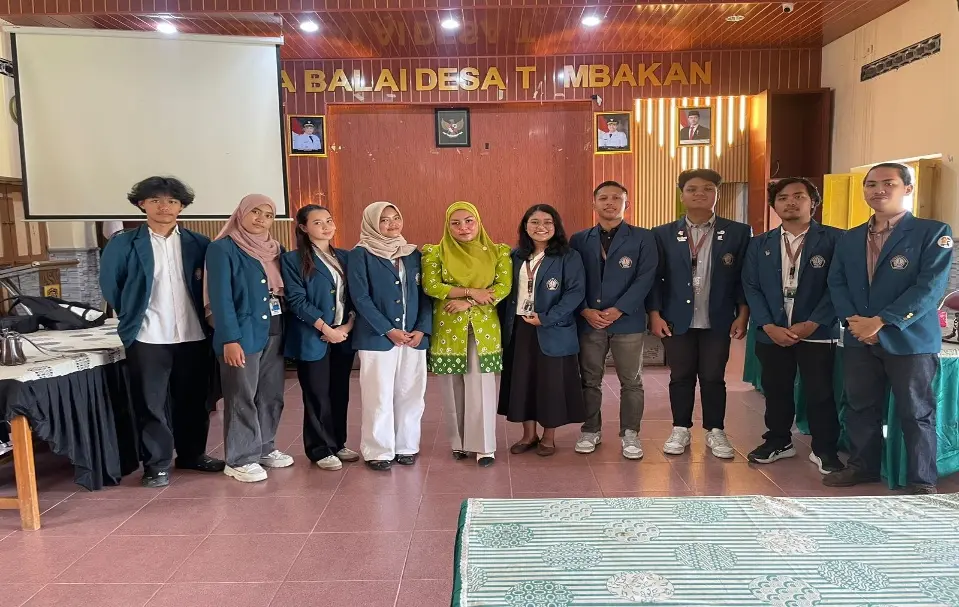 Mahasiswa KKN Undip Tim 1 Desa Tambakan 2026 Edukasi Warga Desa tentang Keuangan Digital dan Keamanan Transaksi Mahasiswa KKN Undip Tim 1 Desa Tambakan 2026 Edukasi Warga Desa tentang Keuangan Digital dan Keamanan Transaksi
