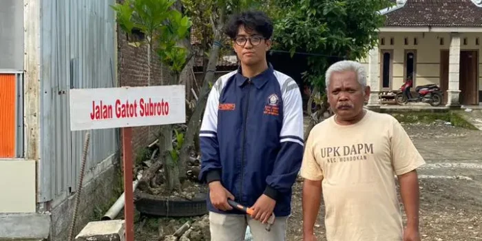 Dukung Penataan Informasi Wilayah, Mahasiswa KKN Undip Serahkan 12 Plang Jalan kepada Desa Sono Dukung Penataan Informasi Wilayah, Mahasiswa KKN Undip Serahkan 12 Plang Jalan kepada Desa Sono
