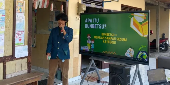 Belajar Bunbetsu Sejak Dini, Mahasiswa KKN UNDIP Desa Tambakan 2026 Tanamkan Kebiasaan Pilah Sampah ala Jepang pada Anak SD Belajar Bunbetsu Sejak Dini, Mahasiswa KKN UNDIP Desa Tambakan 2026 Tanamkan Kebiasaan Pilah Sampah ala Jepang pada Anak SD
