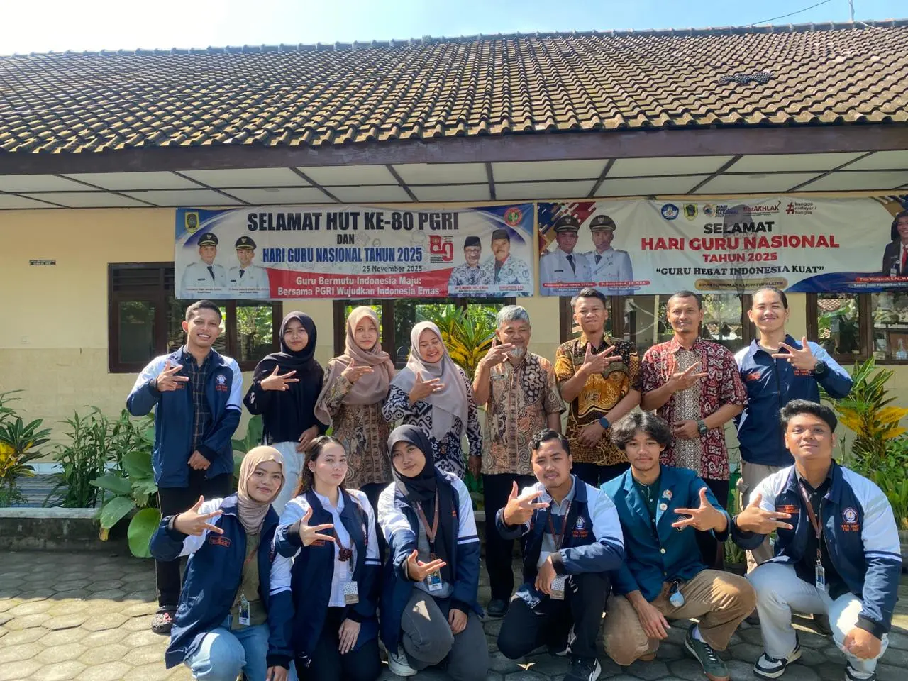 Belajar Bunbetsu Sejak Dini, Mahasiswa KKN UNDIP Desa Tambakan 2026 Tanamkan Kebiasaan Pilah Sampah ala Jepang pada Anak SD