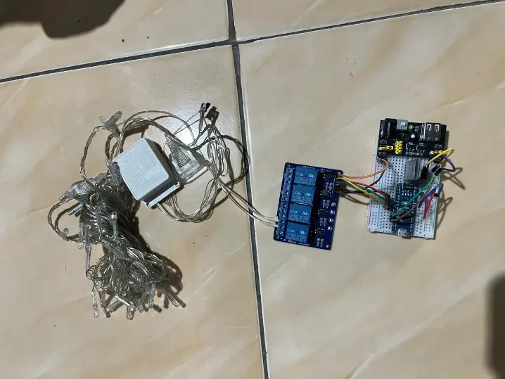 Mahasiswa KKN UNDIP Beri Edukasi Pengaplikasian Lampu Pintar Berbasis IoT pada Kawasan Wisata Boyolayar