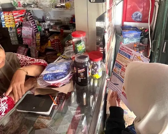 Mahasiswa KKN UNDIP Dorong Digitalisasi UMKM Desa Ceporan melalui Edukasi QRIS, Manajemen Stok, dan Google Maps