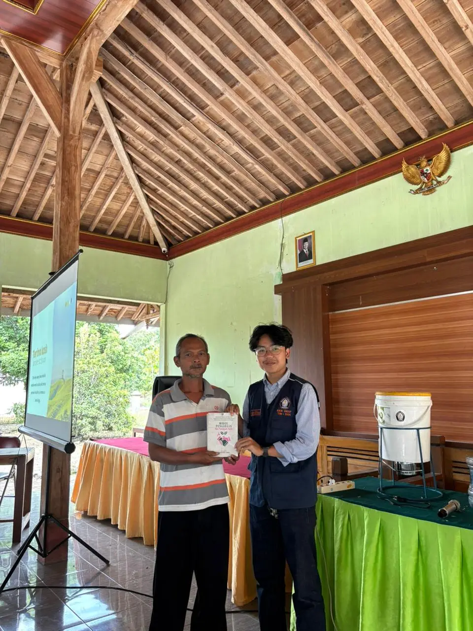 Dari Limbah Jadi Peluang, KKN Undip Inisiasi Modul Pengadaan Alat Produksi Pupuk Kompos di Desa Ngargosari Dari Limbah Jadi Peluang, KKN Undip Inisiasi Modul Pengadaan Alat Produksi Pupuk Kompos di Desa Ngargosari
