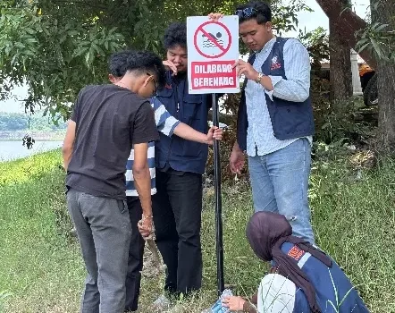Cegah Risiko Kecelakaan, Mahasiswa KKN UNDIP Hadirkan Rambu “Dilarang Berenang” di Boyolayar Cegah Risiko Kecelakaan, Mahasiswa KKN UNDIP Hadirkan Rambu “Dilarang Berenang” di Boyolayar