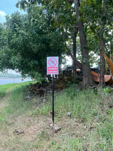 Cegah Risiko Kecelakaan, Mahasiswa KKN UNDIP Hadirkan Rambu “Dilarang Berenang” di Boyolayar