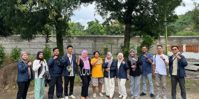 Mahasiswa KKN UPGRIS bersama KWT Greenwood Sulap Lahan Kosong Jadi Taman Sayur dan Buah Mahasiswa KKN UPGRIS bersama KWT Greenwood Sulap Lahan Kosong Jadi Taman Sayur dan Buah