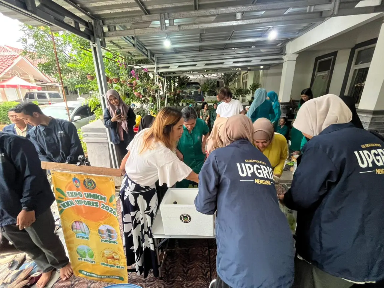 Mahasiswa KKN UPGRIS bersama KWT Greenwood Sulap Lahan Kosong Jadi Taman Sayur dan Buah