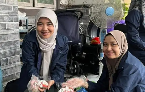 Tim Mahasiswa KKN UPGRIS Gelar Expo Kewirausahaan dan UMKM saat Pertemuan PKK di Desa Sadeng