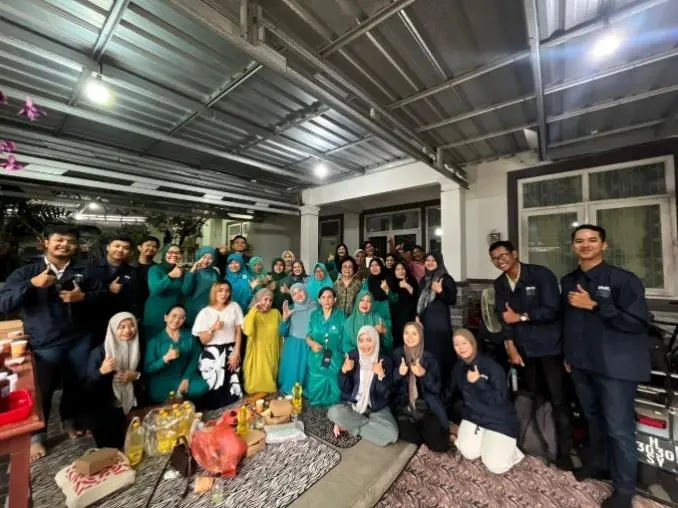 Tim Mahasiswa KKN UPGRIS Gelar Expo Kewirausahaan dan UMKM saat Pertemuan PKK di Desa Sadeng