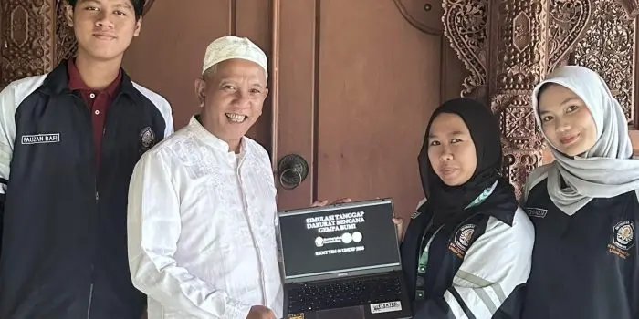 Sinergi Mahasiswa Arsitektur dan Kesehatan Masyarakat, Tim KKN-T Undip Optimalkan Fasilitas Keselamatan di Ponpes Al-Uswah Sinergi Mahasiswa Arsitektur dan Kesehatan Masyarakat, Tim KKN-T Undip Optimalkan Fasilitas Keselamatan di Ponpes Al-Uswah
