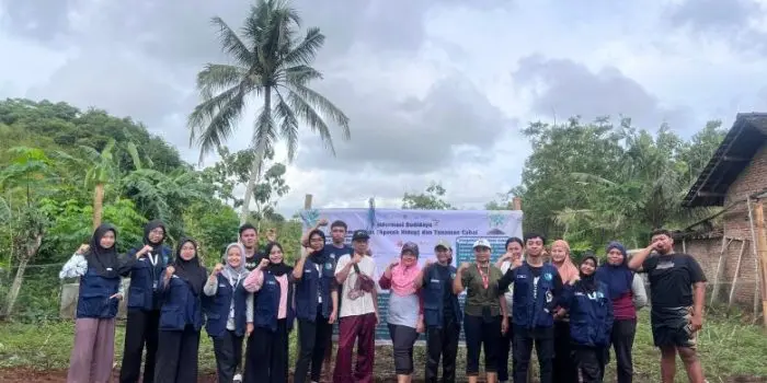 Hijaukan Desa, Sehatkan Warga! KKN 28 UNS Kembangkan Apotek Hidup dan Tanaman Cabai di Lahan Kas Padukuhan Pudak, Gunungkidul Hijaukan Desa, Sehatkan Warga! KKN 28 UNS Kembangkan Apotek Hidup dan Tanaman Cabai di Lahan Kas Padukuhan Pudak, Gunungkidul