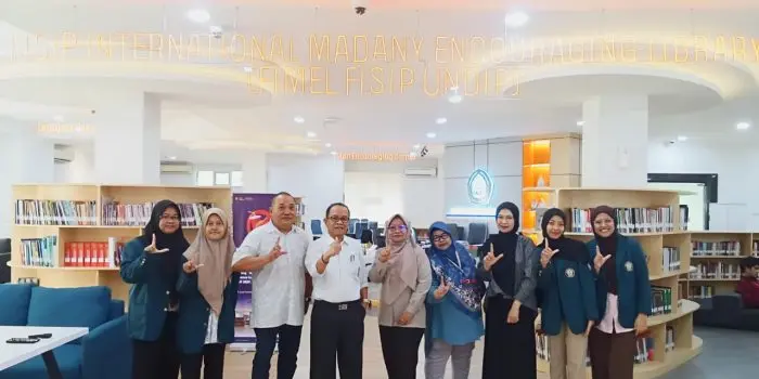 Mahasiswa Magang Ilmu Perpustakaan dan Informasi Undip Bantu Sukseskan Kegiatan Hibah Buku untuk Perpustakaan Administrasi Publik di Kampus Rembang Mahasiswa Magang Ilmu Perpustakaan dan Informasi Undip Bantu Sukseskan Kegiatan Hibah Buku untuk Perpustakaan Administrasi Publik di Kampus Rembang