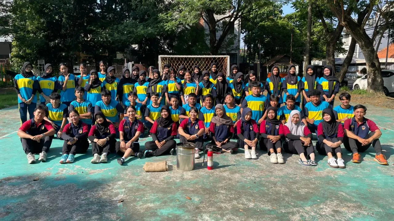 Siap, Sigap, Selamat! Aksi Nyata Magang Kependidikan UPGRIS dalam Kegiatan SPAB Kebakaran di SMP Institut Indonesia