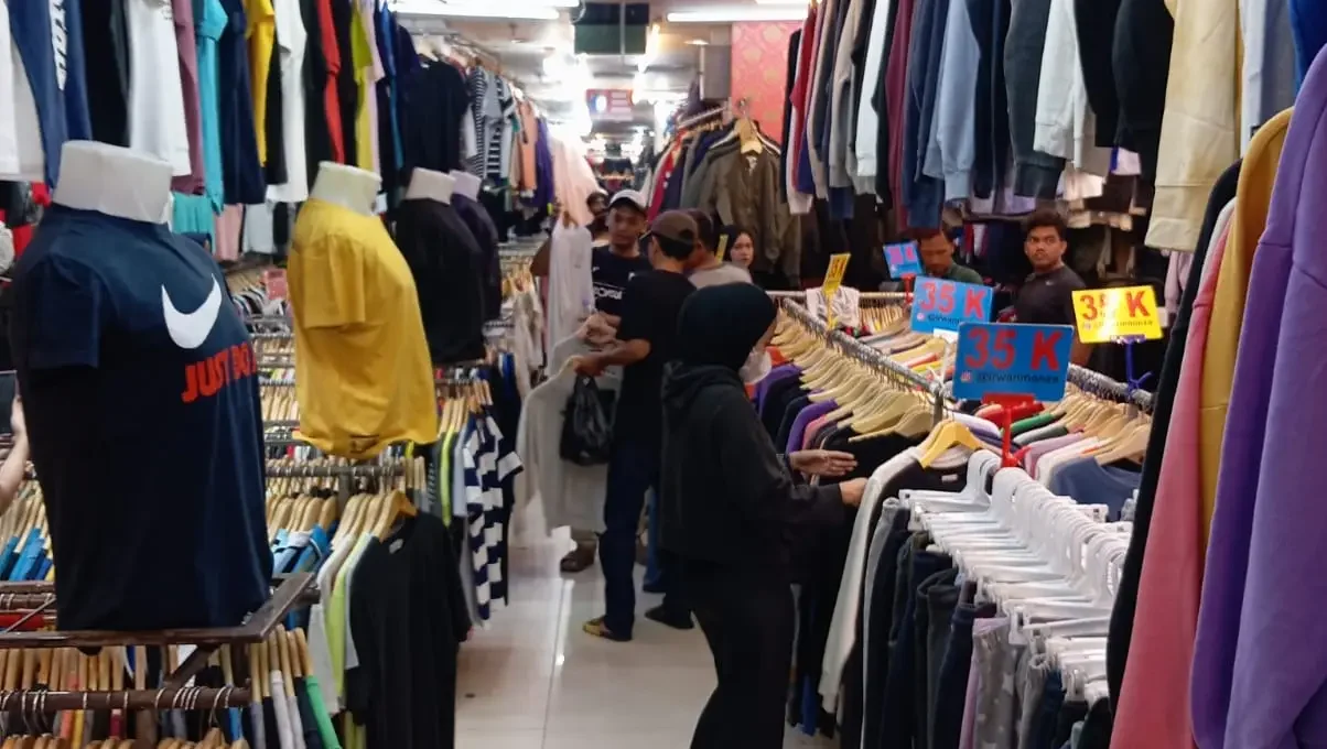Fenomena Thrifting di Kalangan Generasi Muda: Antara Gaya Hidup dan Kebutuhan Ekonomi