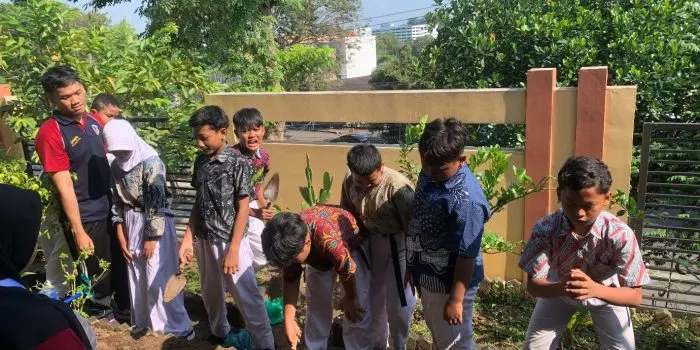 Mahasiswa PPL Magang Kependidikan UPGRIS 2026 Laksanakan Sosialisasi SPAB dan Penanaman TOGA di SDN Lempongsari Semarang Mahasiswa PPL Magang Kependidikan UPGRIS 2026 Laksanakan Sosialisasi SPAB dan Penanaman TOGA di SDN Lempongsari Semarang