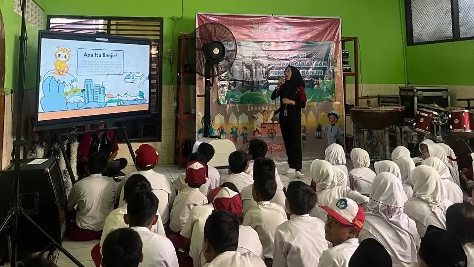 Cetak Agen Perubahan Cilik, Program SPAB Mahasiswa UPGRIS Tanamkan Kesadaran Mitigasi Banjir Sejak Dini