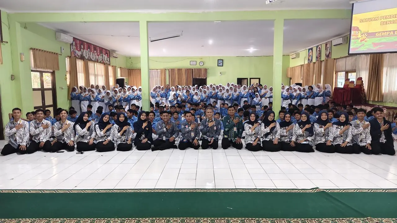 Langkah Nyata Sekolah Aman Bencana, Mahasiswa Magang UPGRIS 2026 Bekali Murid SMP Negeri 39 Semarang Skill Mitigasi Gempa Bumi