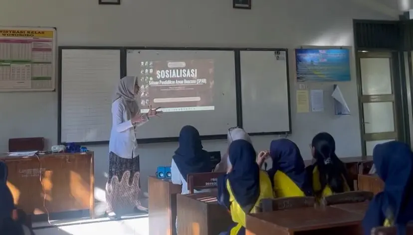 Wujudkan Sekolah Tangguh Bencana, Mahasiswa UPGRIS Implementasikan Program SPAB di SMKN 1 Wonosobo