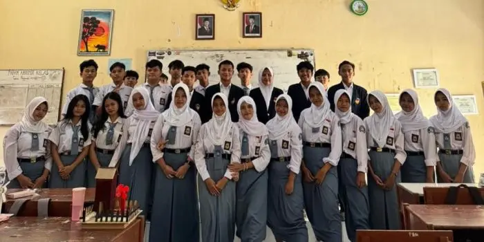 Siaga Banjir Sejak Dini, Mahasiswa Magang UPGRIS Gelar Sosialisasi Satuan Pendidikan Aman Bencana di SMA N 2 Kendal Siaga Banjir Sejak Dini, Mahasiswa Magang UPGRIS Gelar Sosialisasi Satuan Pendidikan Aman Bencana di SMA N 2 Kendal